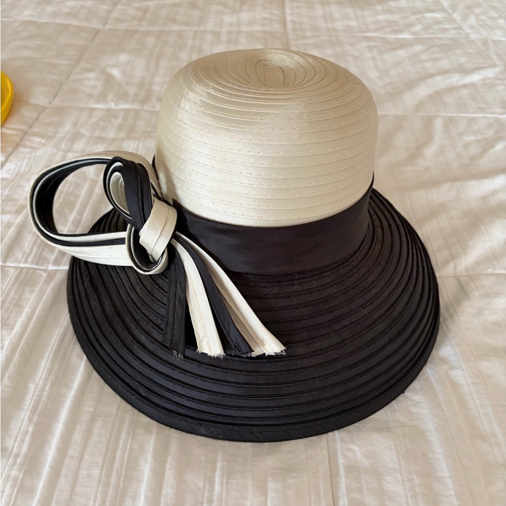 Chic Two-Tone Women's Hat with Bow